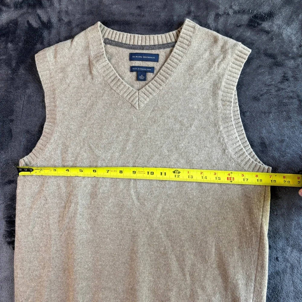 Banana Republic Mens Italian Yarn Sweater Vest Classic Preppy Small Tan Beige